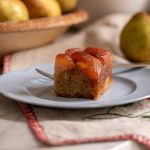 Receita de Torta invertida de peras e avelãs Paola Carosella
