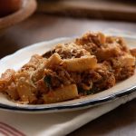 Receita de Ragú de linguiça (rigatoni) Paola Carosella
